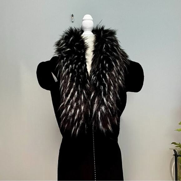 NEW Bebe Faux Fur Statement Collar Oversized Knit Shrug Draped Sweater Black Wh… - Picture 13 of 16